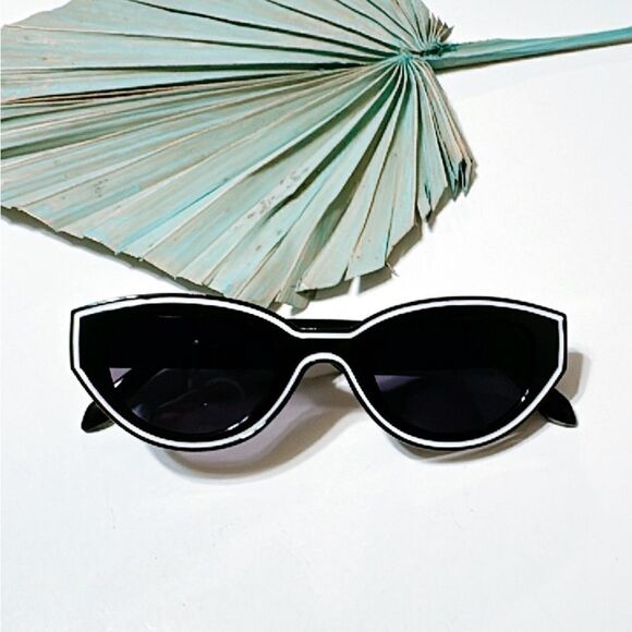 Trendy black frame sunglasses K7